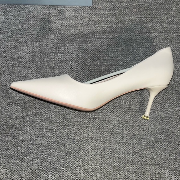 NWT✨ C.Paravano White Pointed Pump Heels - Picture 13 of 16